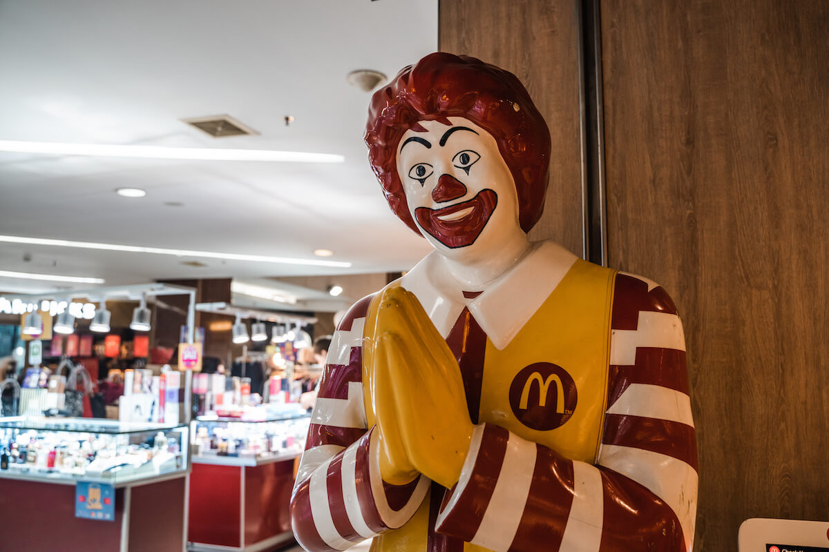 Restaurant groups: Ronald McDonald's statue