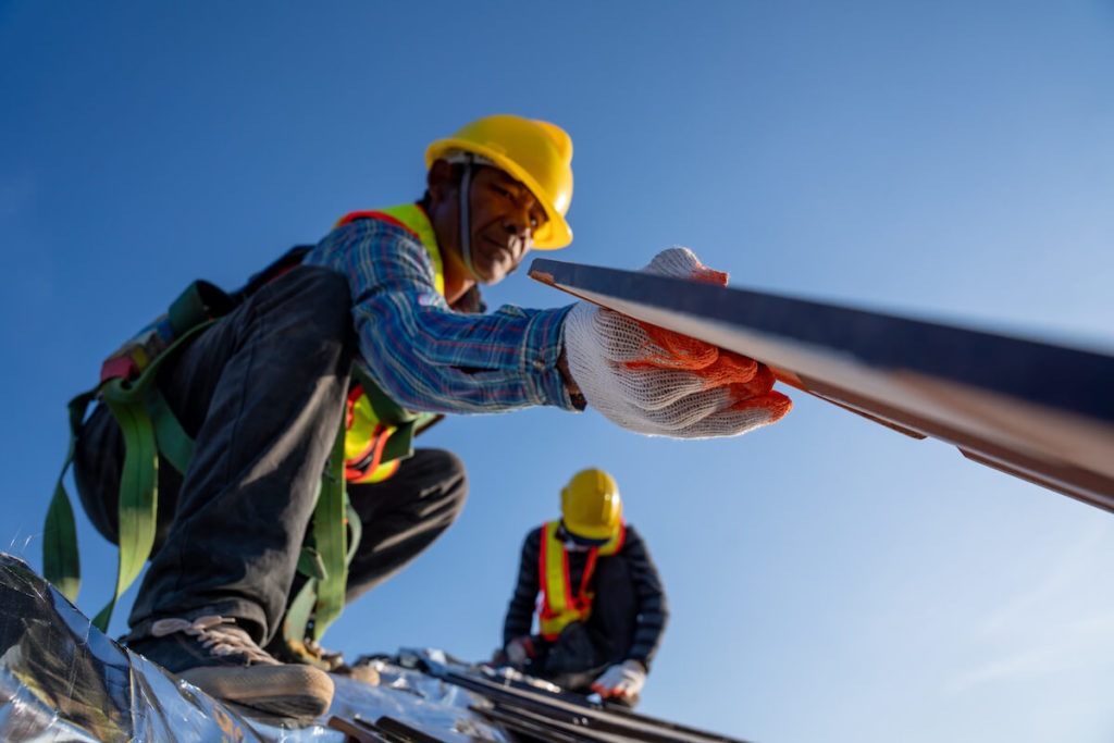 Free roofing leads: construction workers fixing a roof
