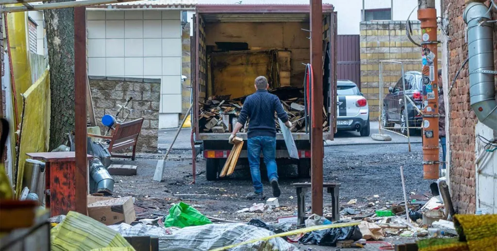 Junk removal leads: junk removal business owner