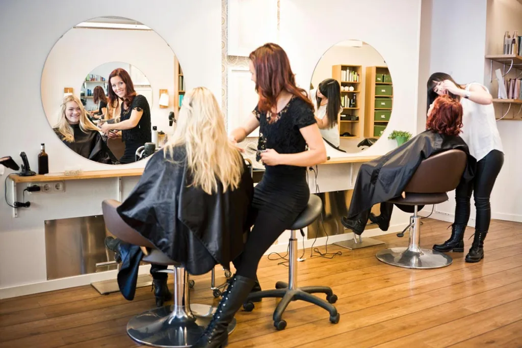 Hairstylists doing customer´s hair in salon