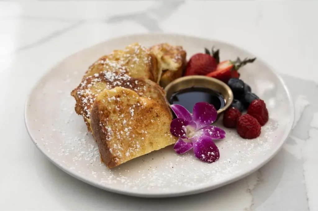 A freshly prepared brunch menu dish.