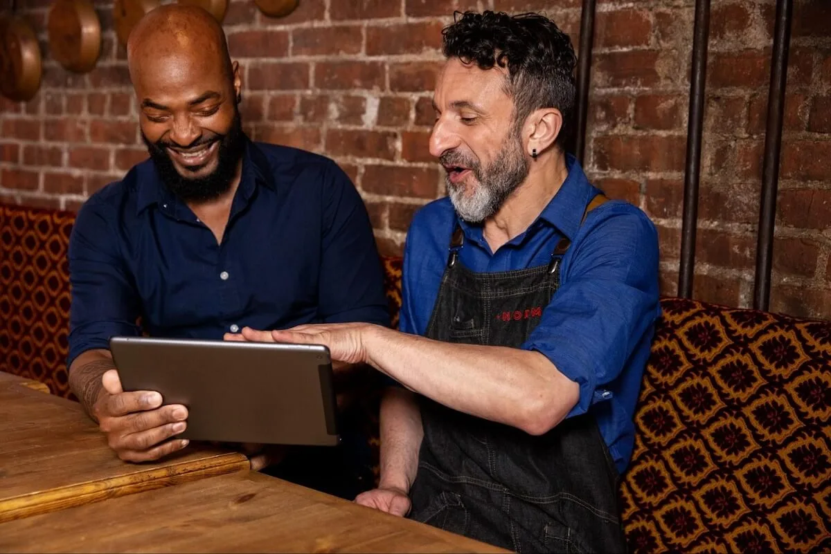 How to attract customers in restaurant: 2 employees using a tablet