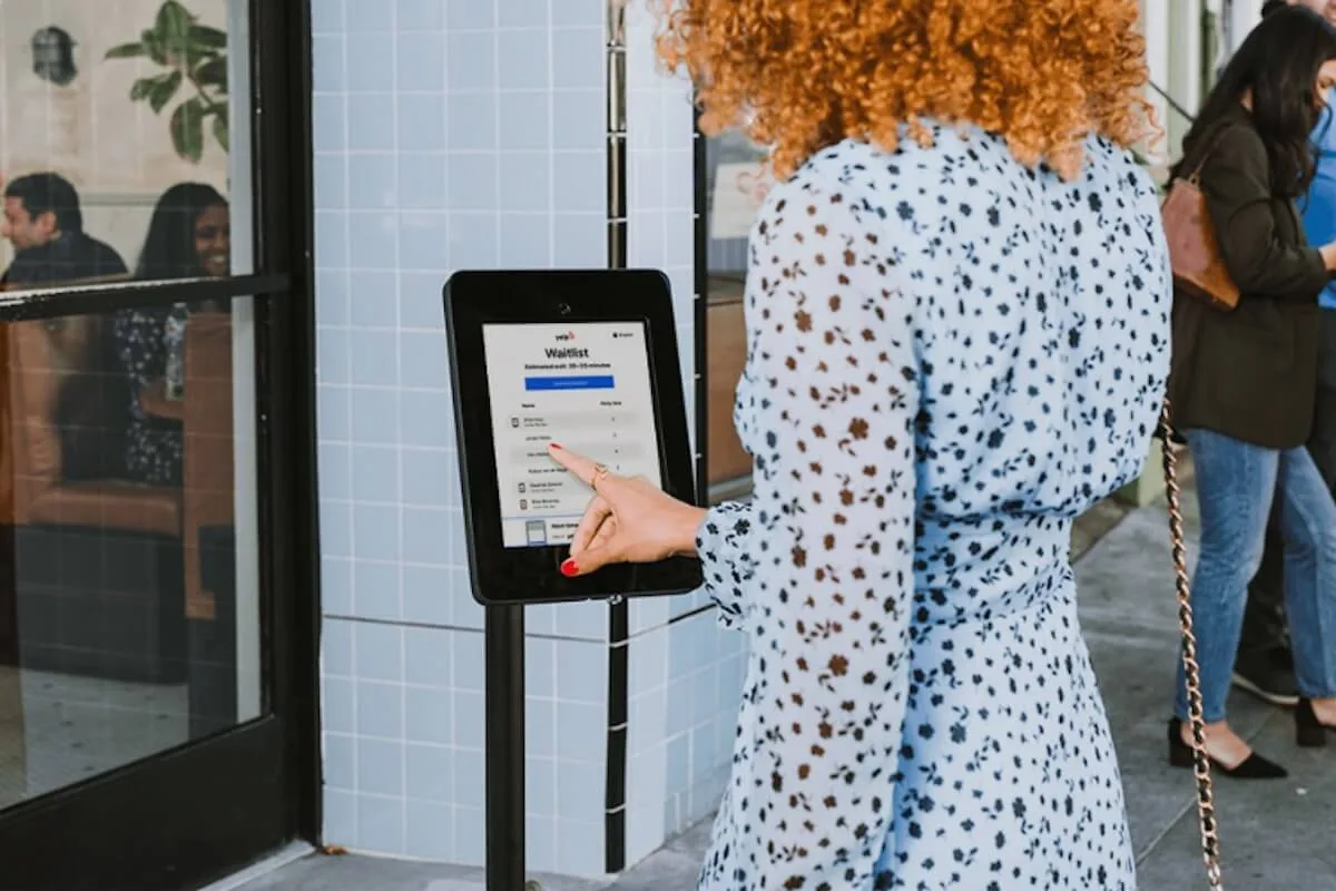 Restaurant software: customer using a self-service kiosk