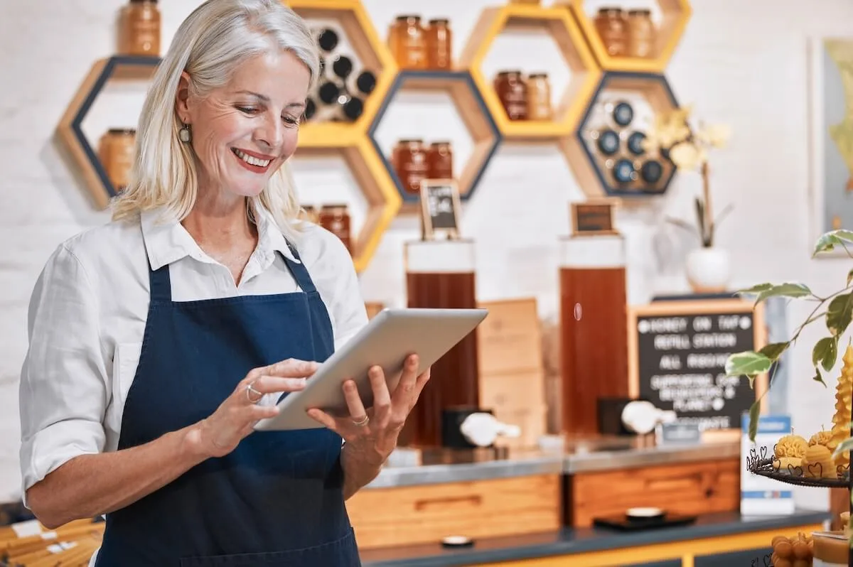 Manager using a tablet