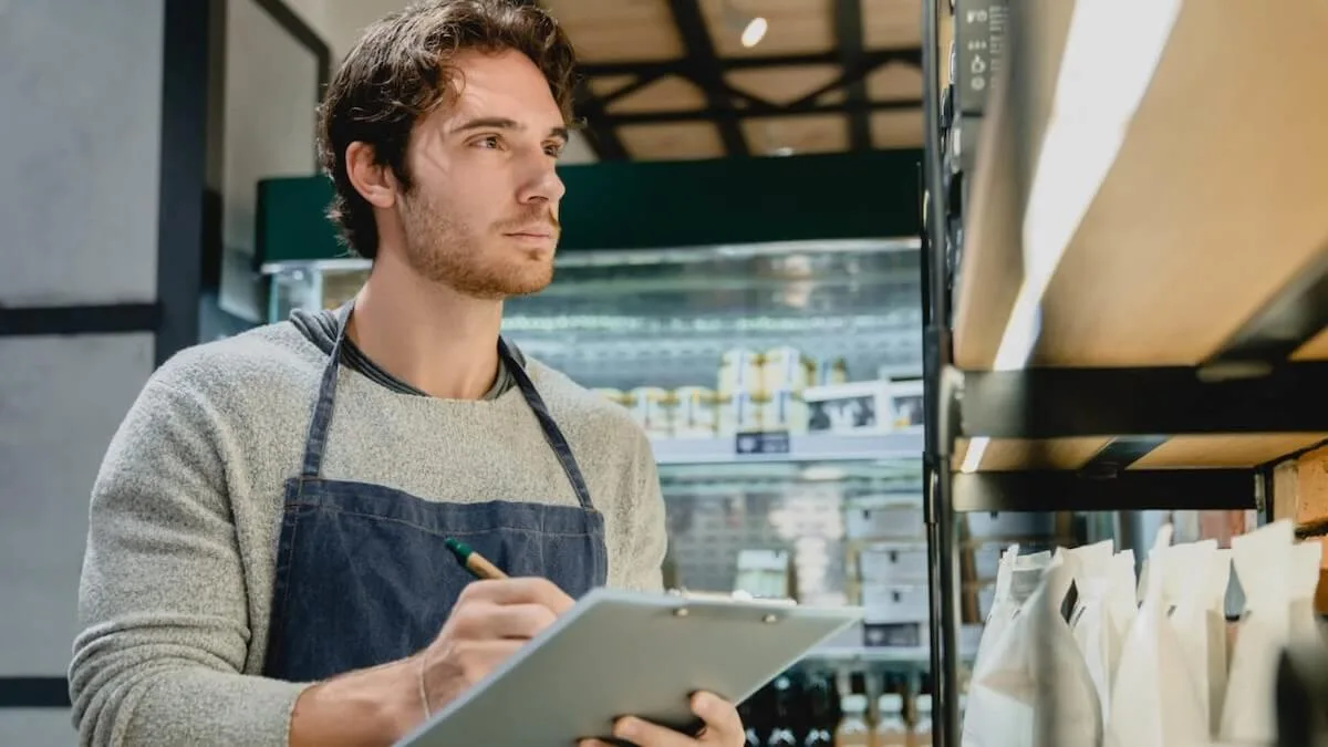 Restaurant inventory management: restaurant staff doing inventory